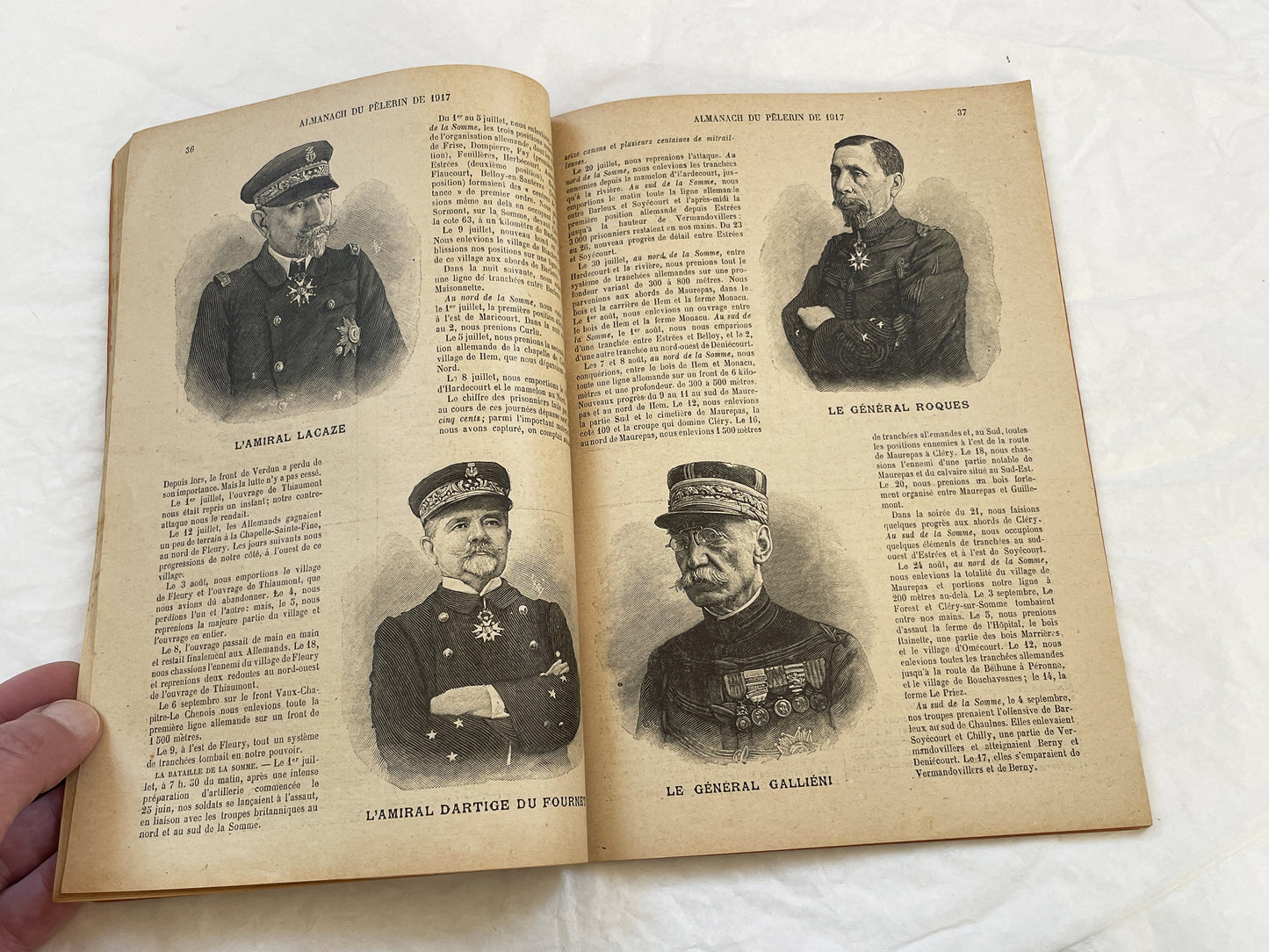 1910s - 1917 Almanac Pèlerin - Vintage French Catholic Publication - World War One Era History - Rare Collectible Booklet