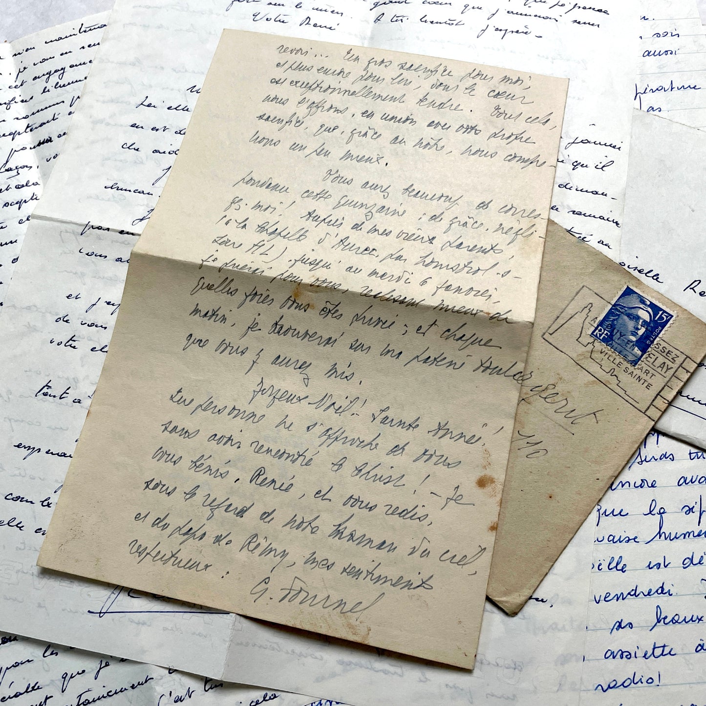 Set of 5 1950s French letters with envelopes, featuring handwritten script, vintage stamps, and postmarks.