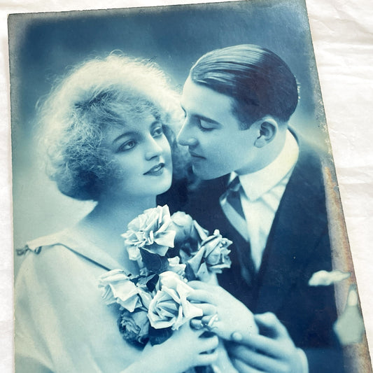 1920s - Vintage Postcard Romantic Couple Cyanotype Photo - Flapper Era Romance - Old French Postcard - Parisian Aesthetic - PC Paris 1032