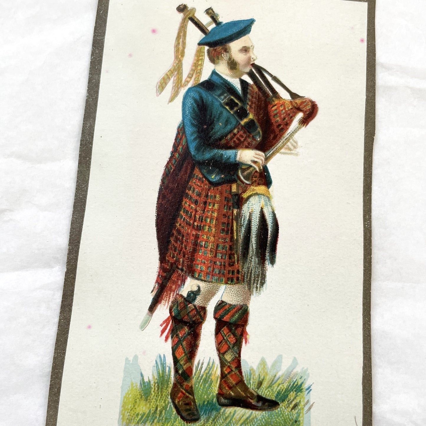 Late 19th Century - Pair Of Antique Chromo Cards - Scottish Highland Figures - Bagpiper And Dancer Traditional Dress