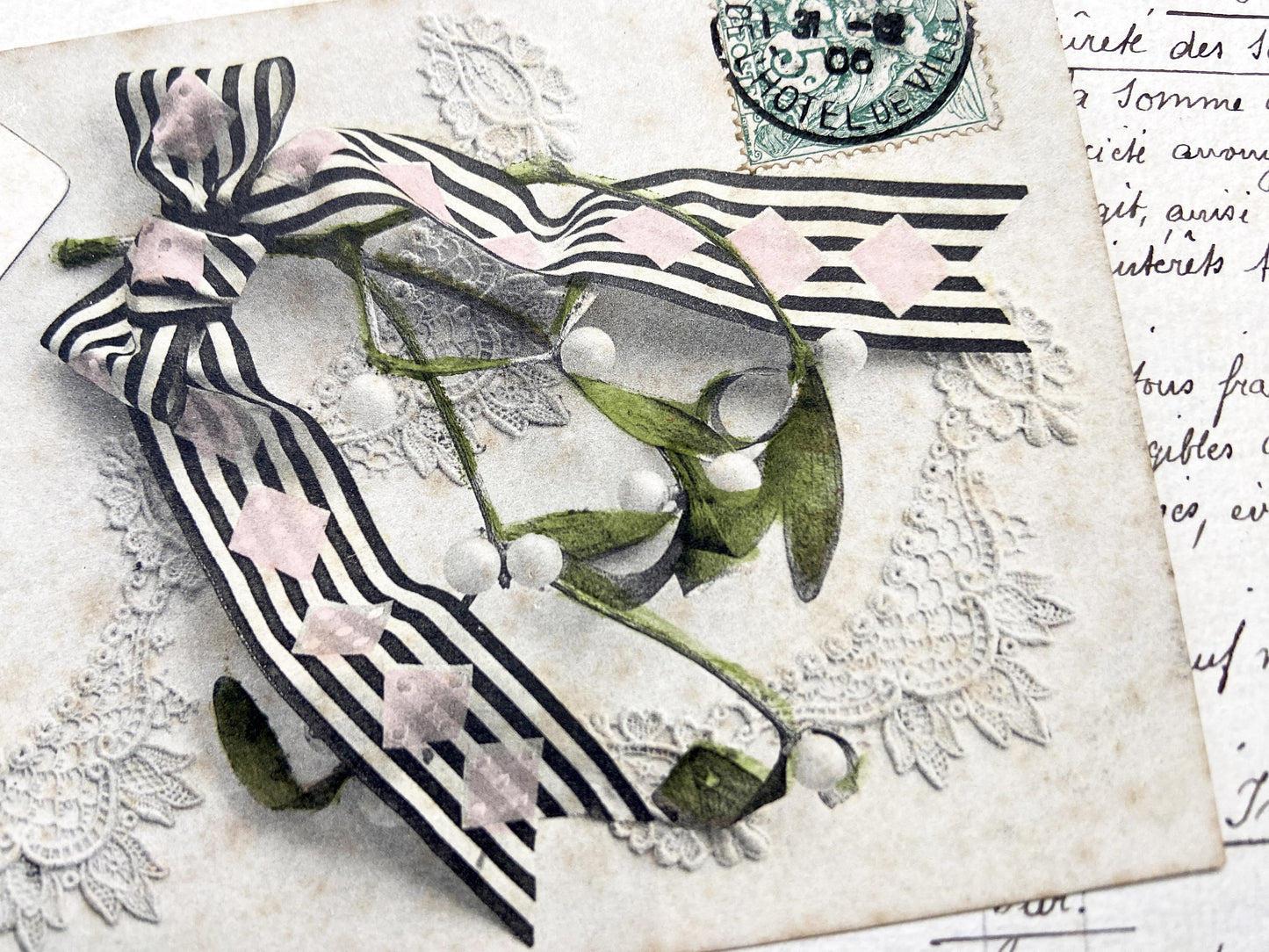 1900s - French New Year Postcard - Belle Epoque Mistletoe & Ribbon Design - Embossed Lace Greeting Card - Antique Ephemera Collectible