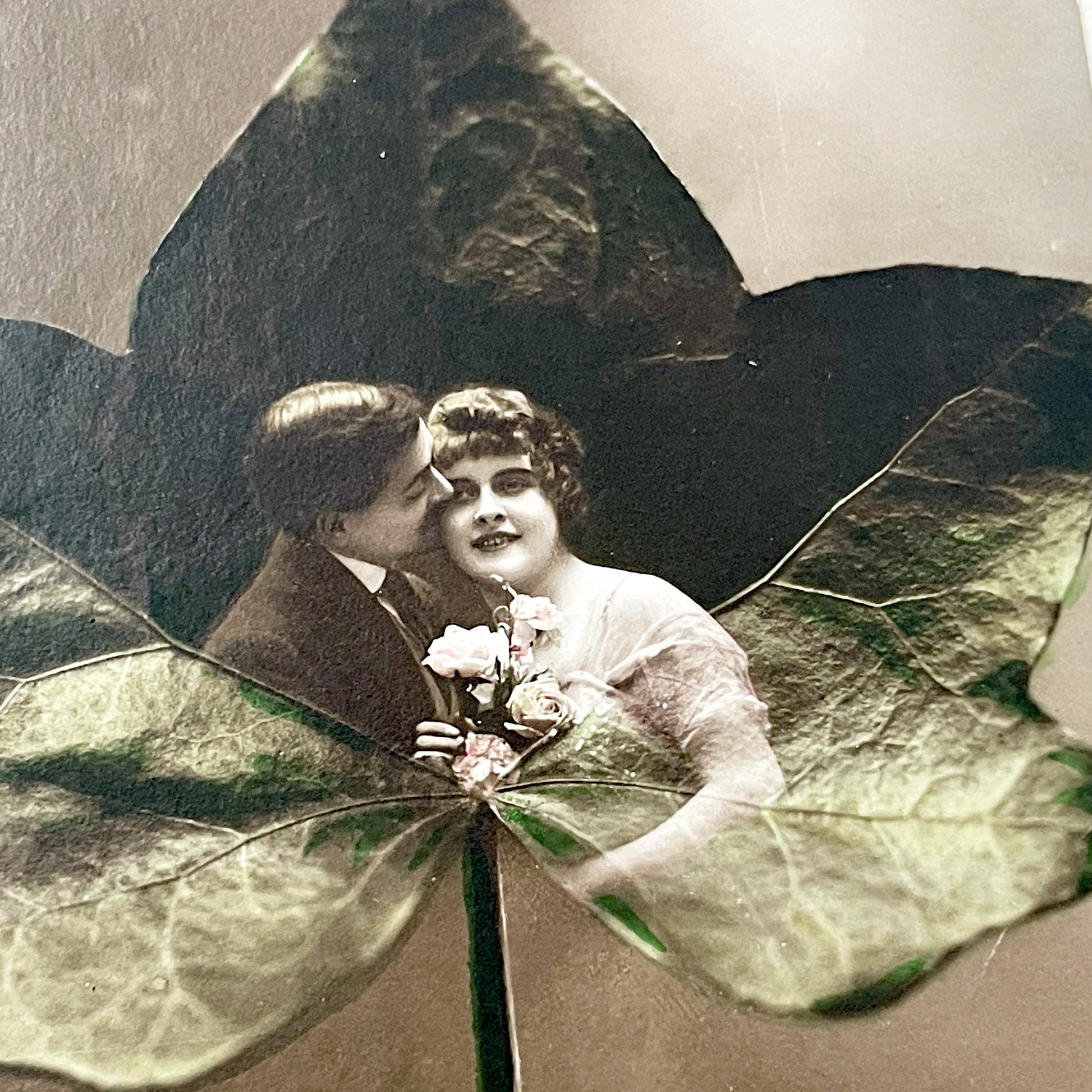 1910s - Vintage French Romantic Postcard - Kissing Couple In Clover Leaf Frame - Antique Love Sentimental Ephemera