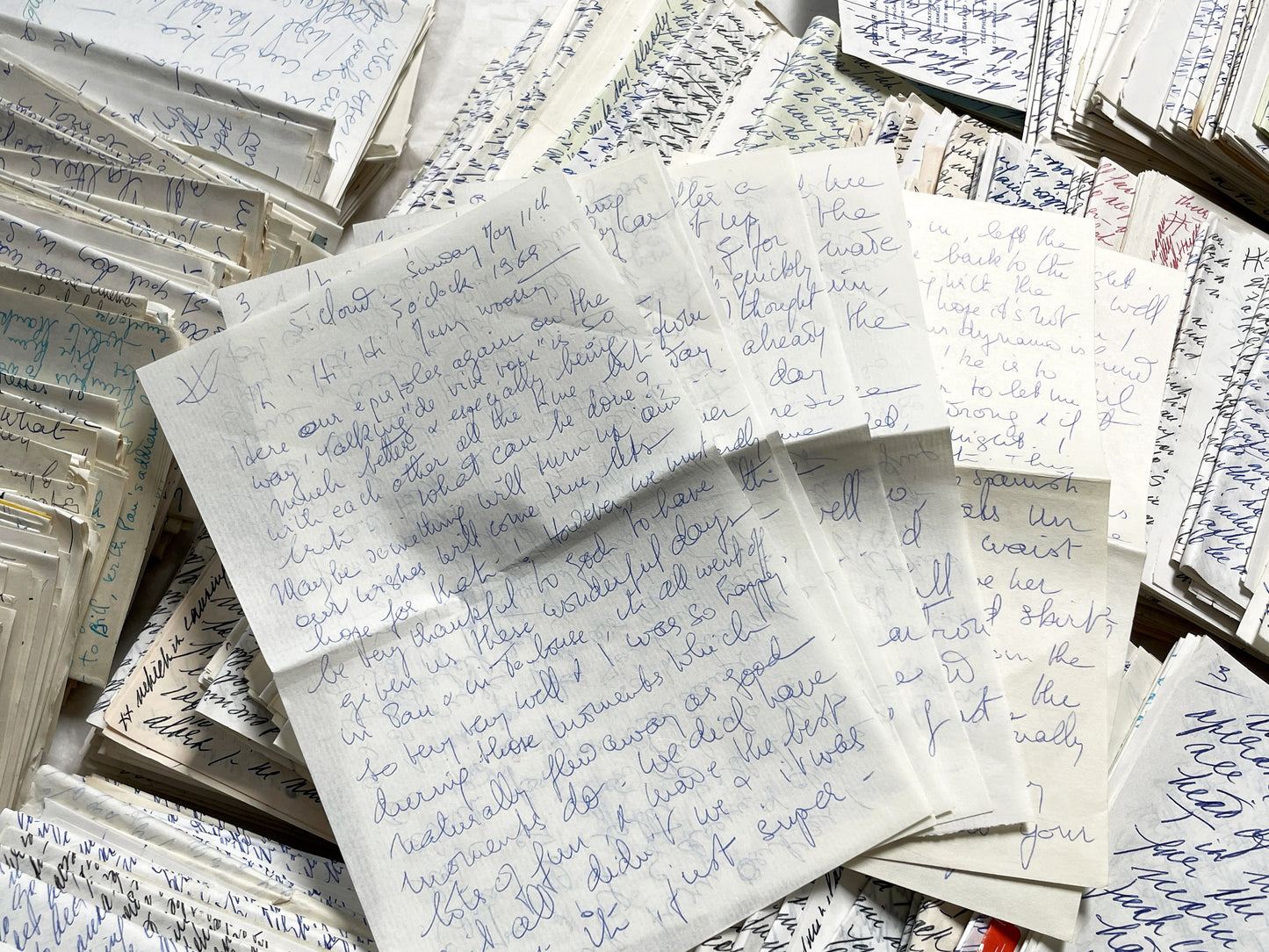 1960s - English correspondence from France – Set of 15+ sheets (30 pages) – Handwritten romantic letters – Vintage letters on paper
