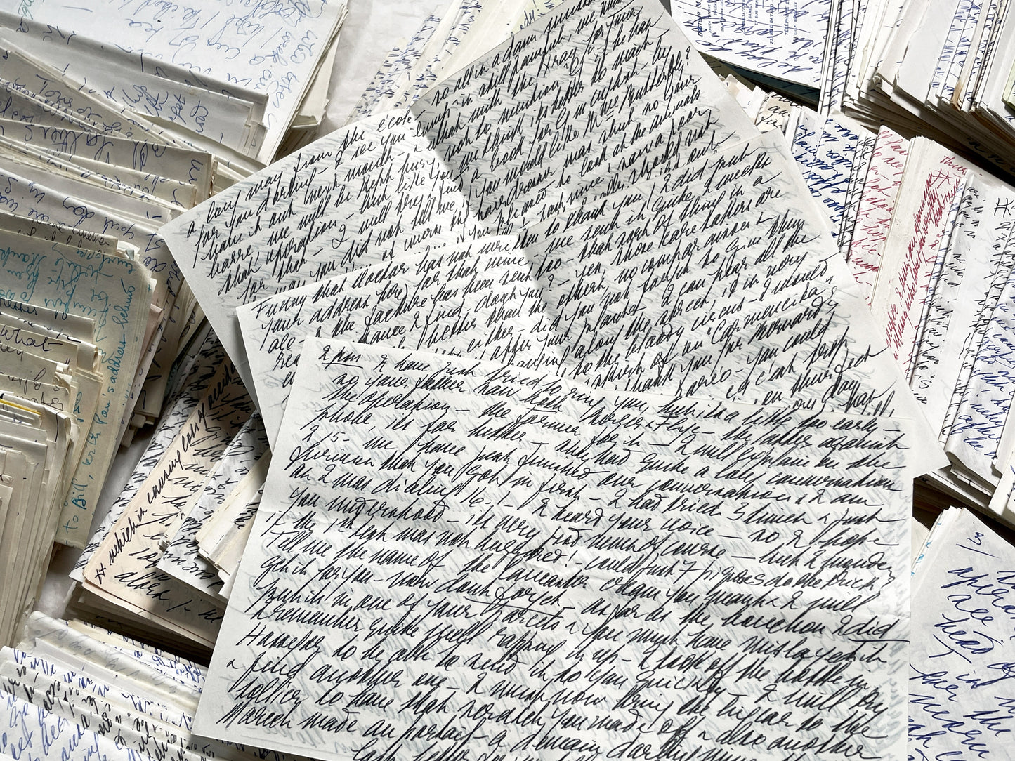 1960s - English correspondence from France – Set of 15+ sheets (30 pages) – Handwritten romantic letters – Vintage letters on paper