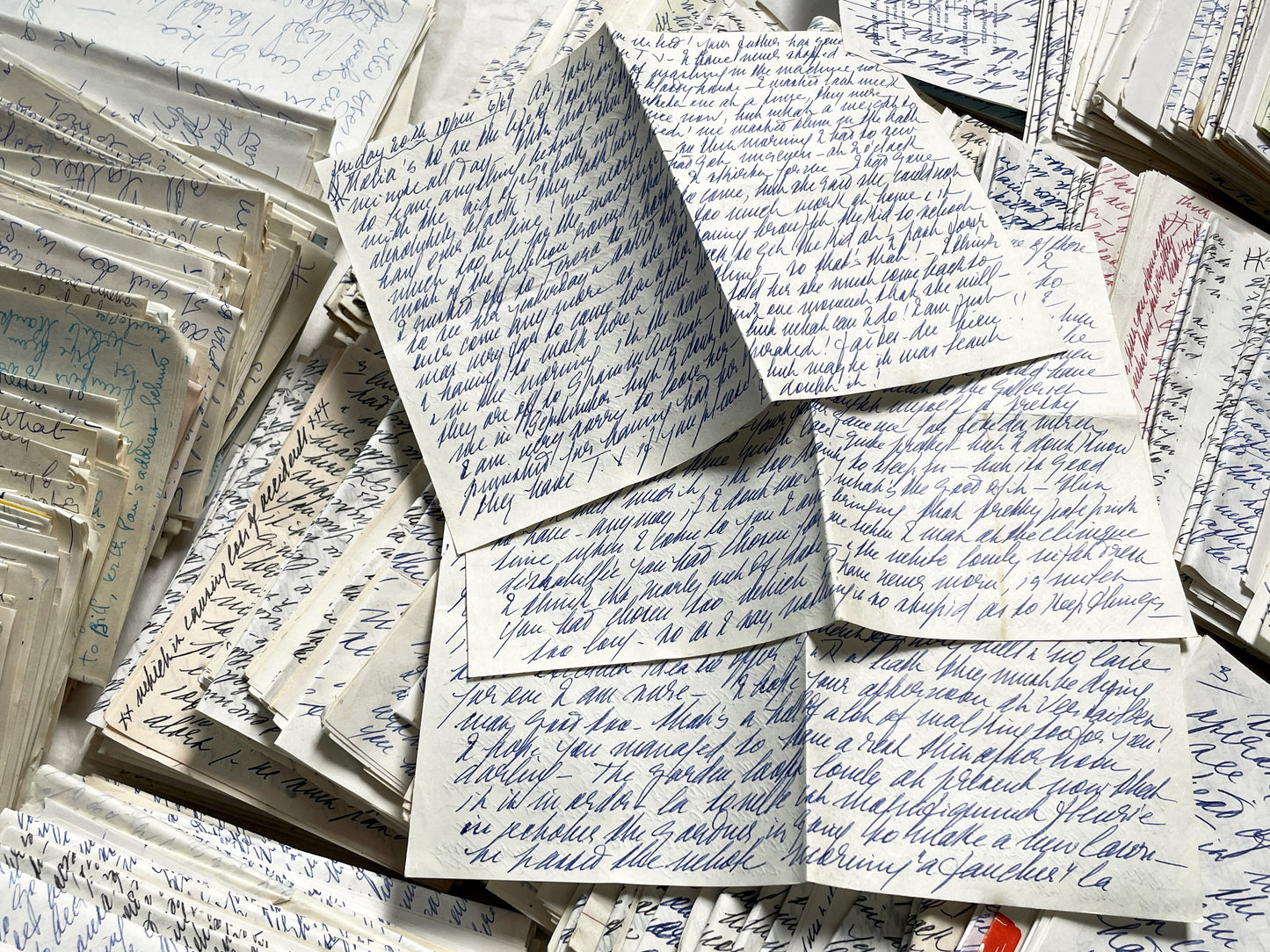 1960s - English correspondence from France – Set of 15+ sheets (30 pages) – Handwritten romantic letters – Vintage letters on paper