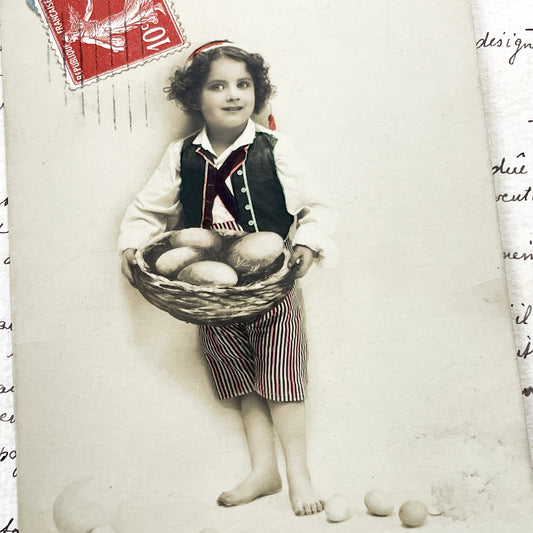 1910s - Vintage French Easter Postcard - Charming Child with Eggs - Bonnes Pâques Greeting - Antique Document