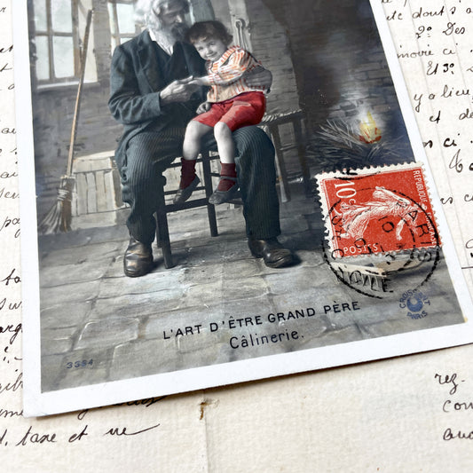 1910s - French Postcard Grandfather Child Portrait - Sentimental Belle Epoque Art - L'Art D'Être Grand Père Câlinerie - Vintage Family Scene