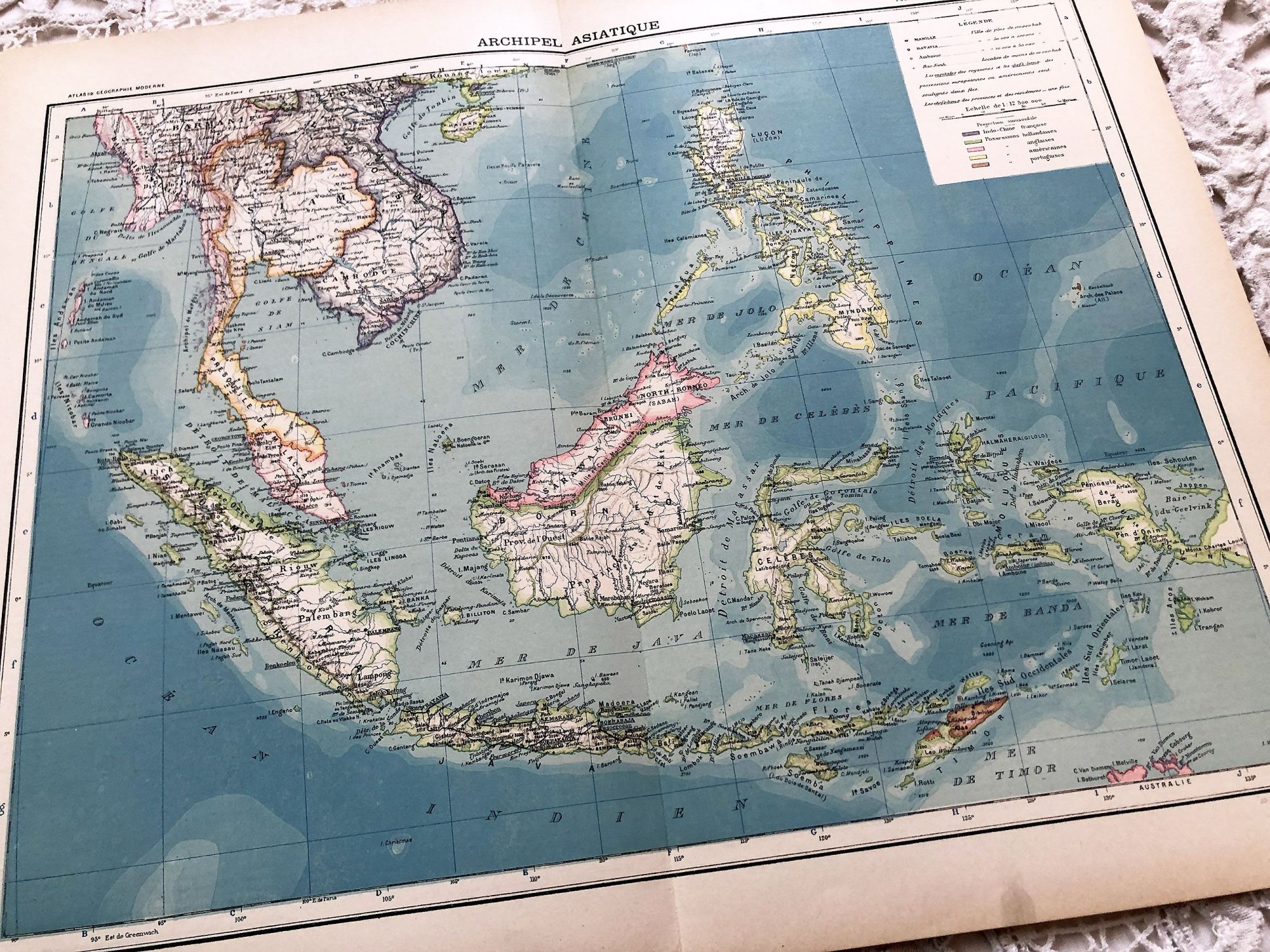 Large vintage map of the Asian archipelago (Indonesia, Singapore, etc.) from a French atlas of the 1910s