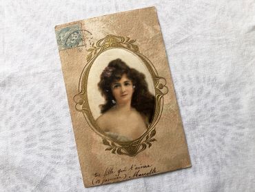 French embossed postcard representing a painting of a young girl in a beautiful medallion in Art Nouveau style - 1900s