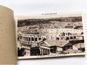 Booklet of 12 vintage postcards of the city of Nimes by French editor André Poux in the 1950s