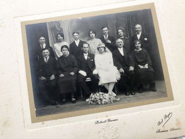 Large wedding photo of the French photographer Paul Boyer from 1910s