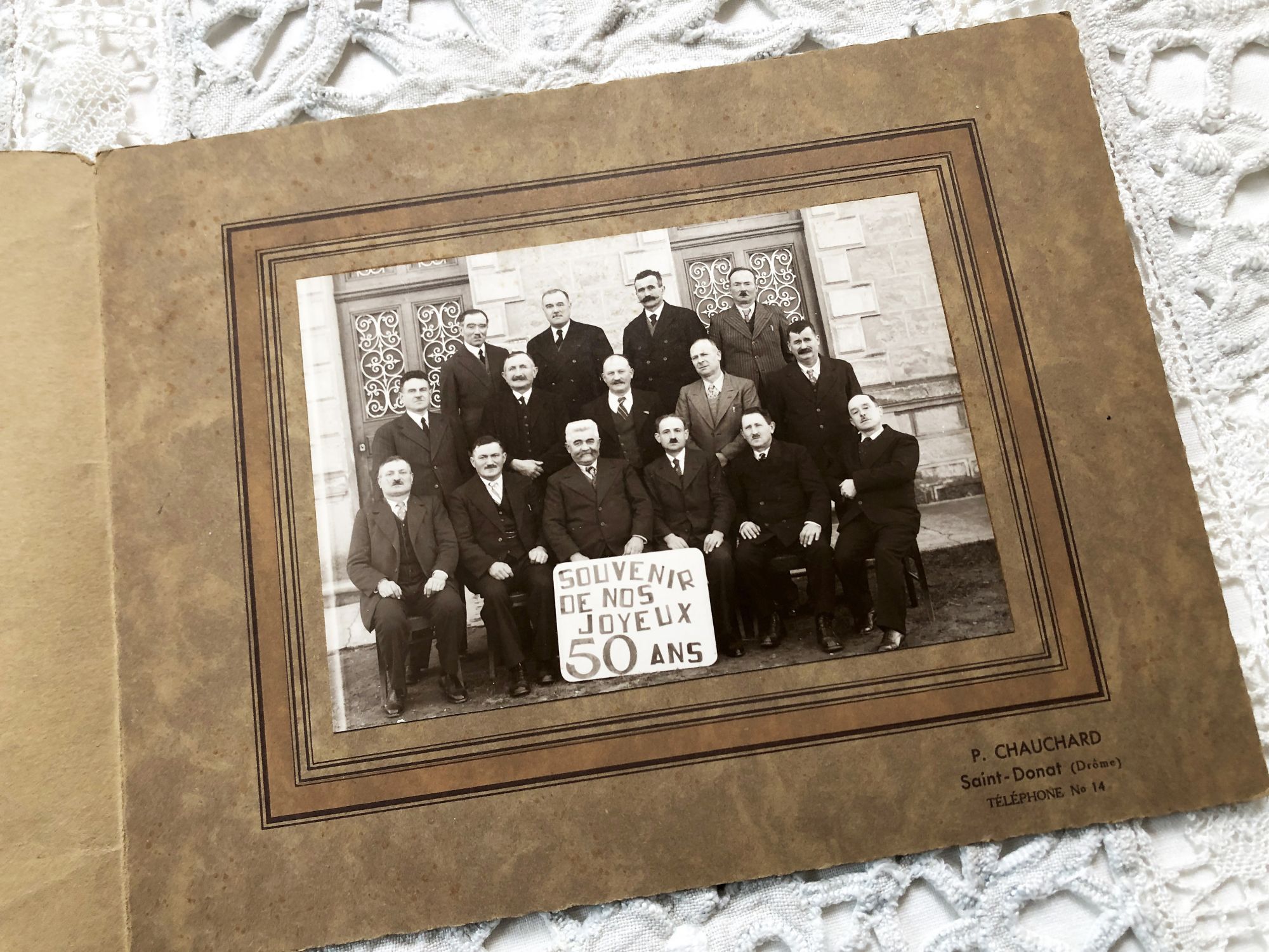 Large photo of 50 years of former classmates or military service comrades from 1930s