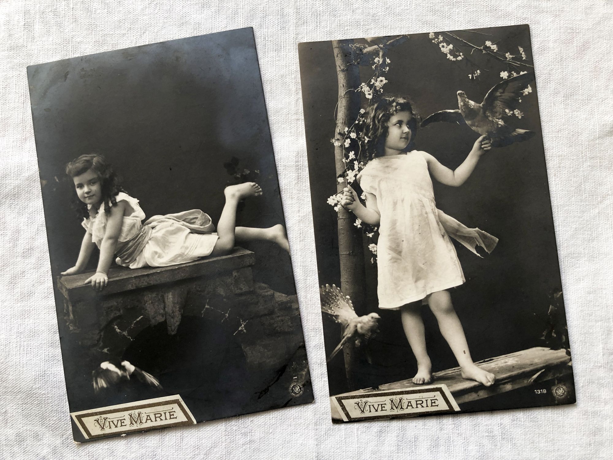 Two Belgian postcards representing cute kids from 1910s