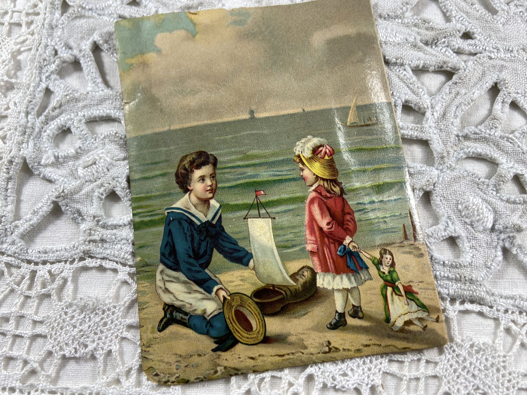 Large French chromo representing children at the beach from the end of 19th century
