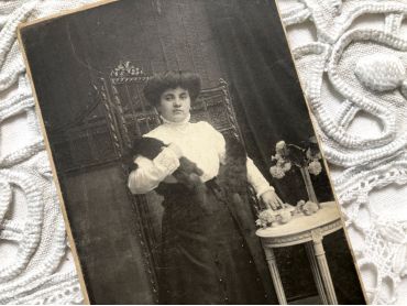 Old French photograph of a middle class woman in the 1910s