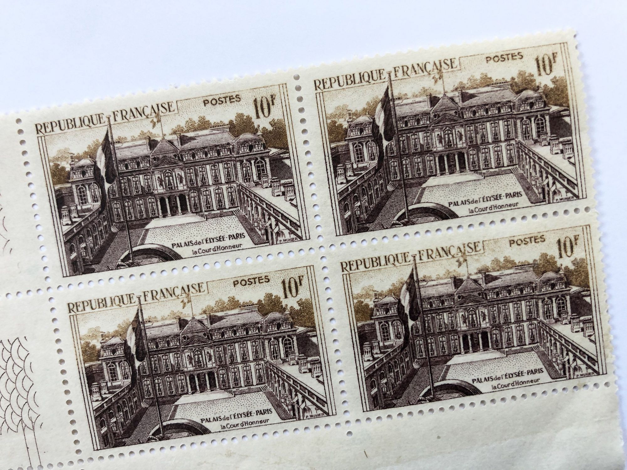 Block of 4 old French stamps representing the Elysée Palace seat of the French state in Paris