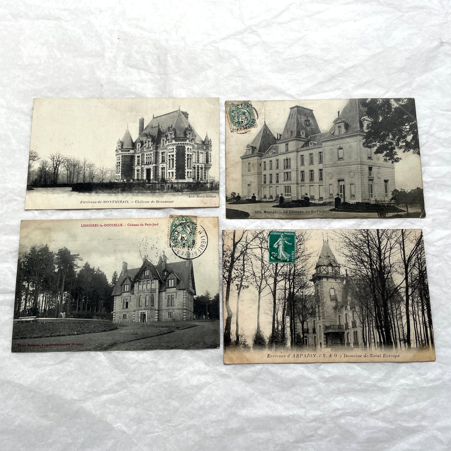 Lot of 1910s French postcards featuring vintage black and white images of historic châteaux and manors.