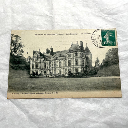 Lot of 1920s vintage French postcards depicting various historic châteaux and castles in sepia tones.
