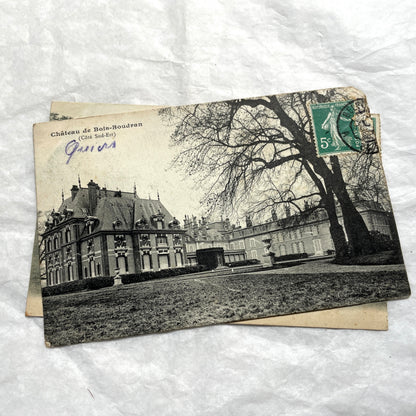 Lot of 1920s vintage French postcards depicting various historic châteaux and castles in sepia tones.