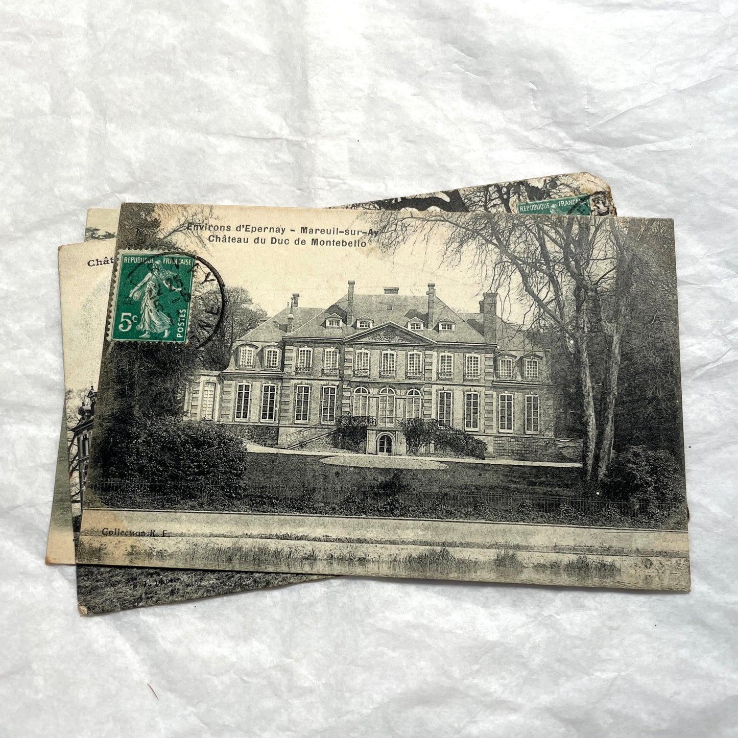 Lot of 1920s vintage French postcards depicting various historic châteaux and castles in sepia tones.