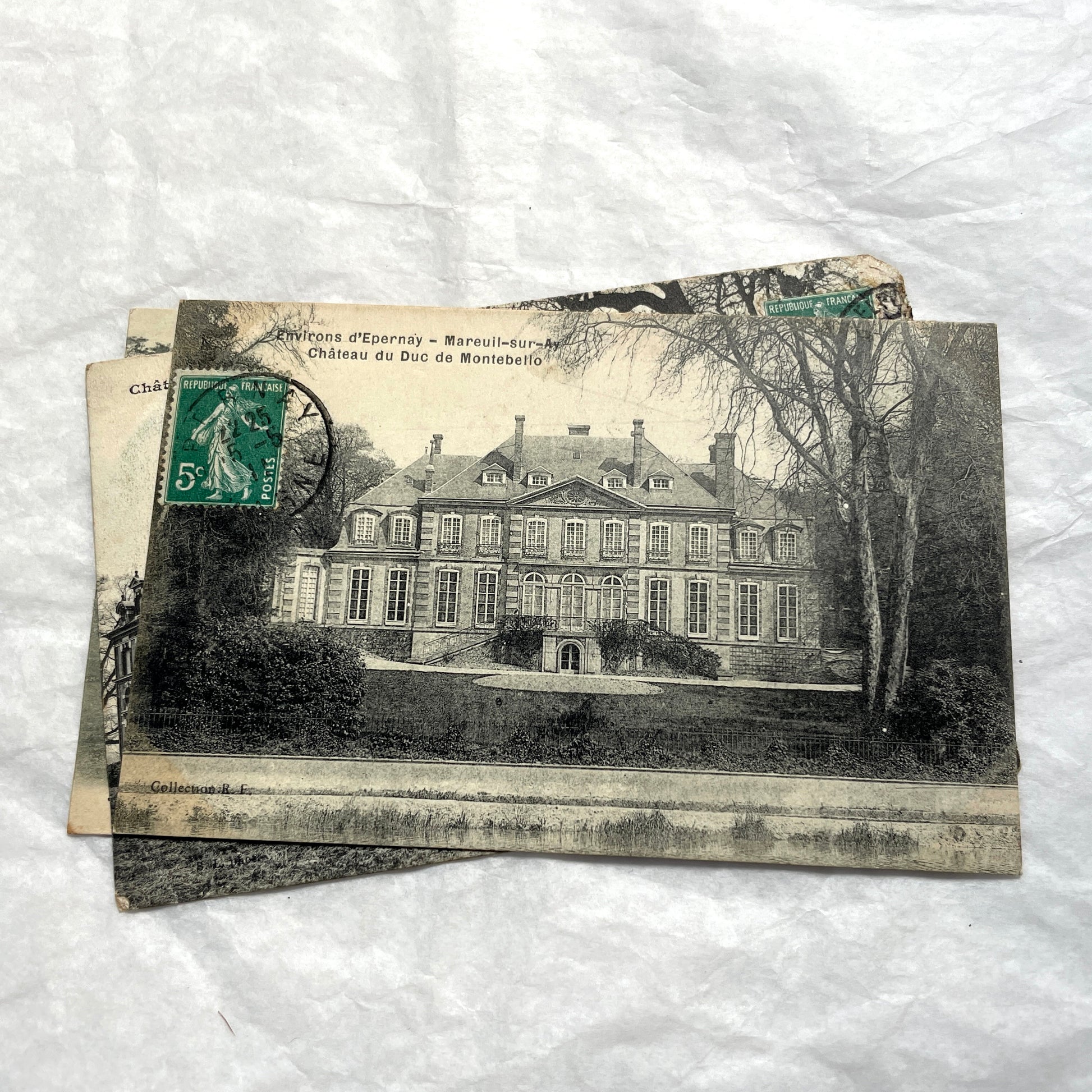 Lot of 1920s vintage French postcards depicting various historic châteaux and castles in sepia tones.