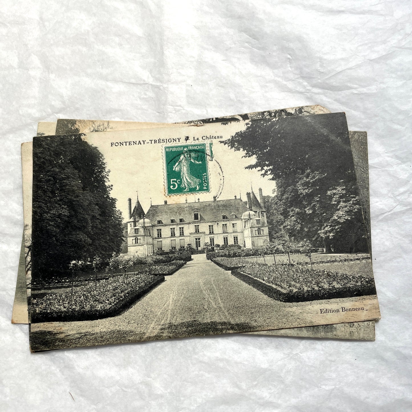 Lot of 1920s vintage French postcards depicting various historic châteaux and castles in sepia tones.