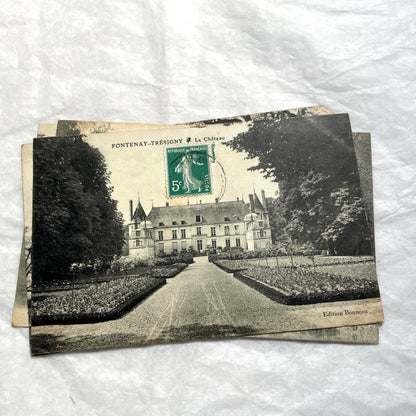 Lot of 1920s vintage French postcards depicting various historic châteaux and castles in sepia tones.