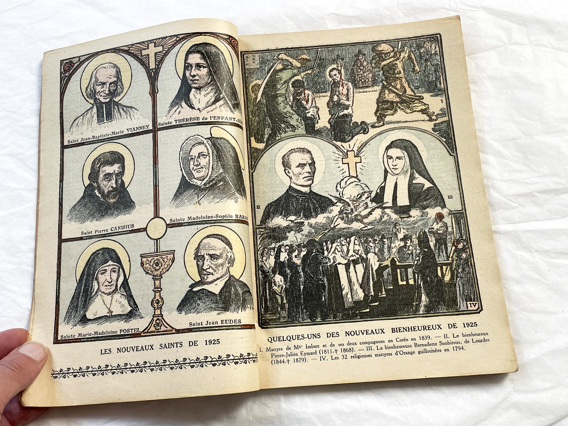 1920s - French Catholic Almanac 1926 - Annual Pilgrim Guidebook - Vintage Religious Text - Paris Art Deco Exposition