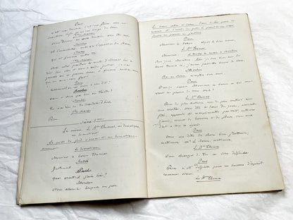 Late 19th - 32-Page French handwritten theater manuscript – Original play with dialogues and author revisionst - Vintage Handwritten Theatre