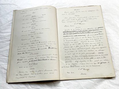 Late 19th - 32-Page French handwritten theater manuscript – Original play with dialogues and author revisionst - Vintage Handwritten Theatre
