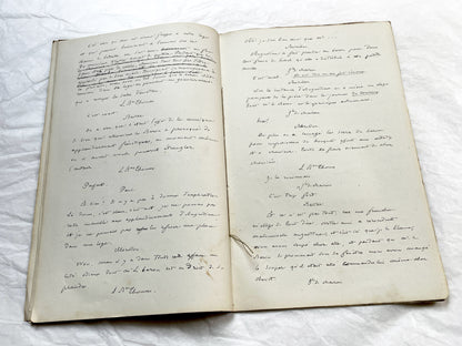 Late 19th - 32-Page French handwritten theater manuscript – Original play with dialogues and author revisionst - Vintage Handwritten Theatre
