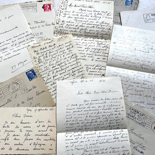 Set of 1950s French handwritten letters with envelopes, showing elegant script and vintage stamps.