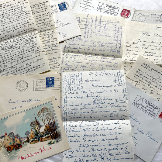 Set of 5 1950s French handwritten letters and envelopes with visible postage stamps and period postmarks.