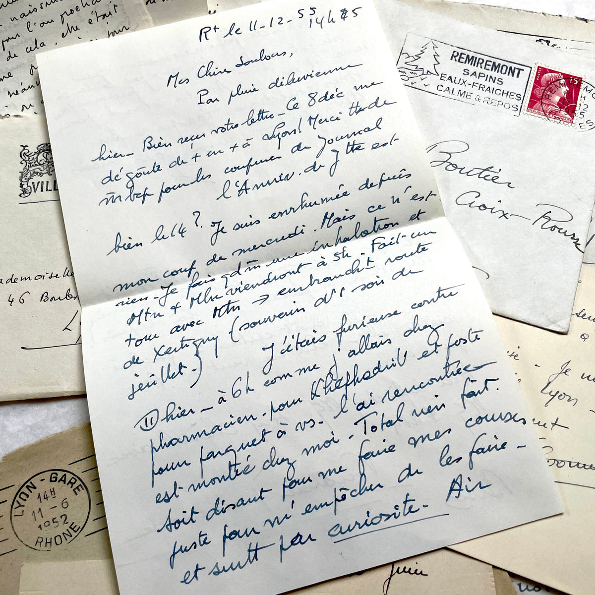Set of 5 French handwritten letters and envelopes from the 1950s with vintage stamps and postmarks.