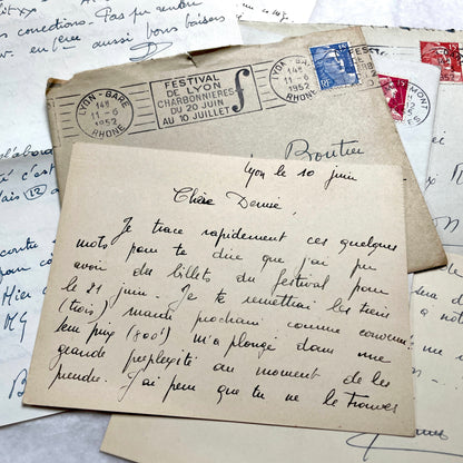 Set of 5 French handwritten letters and envelopes from the 1950s with vintage stamps and postmarks.