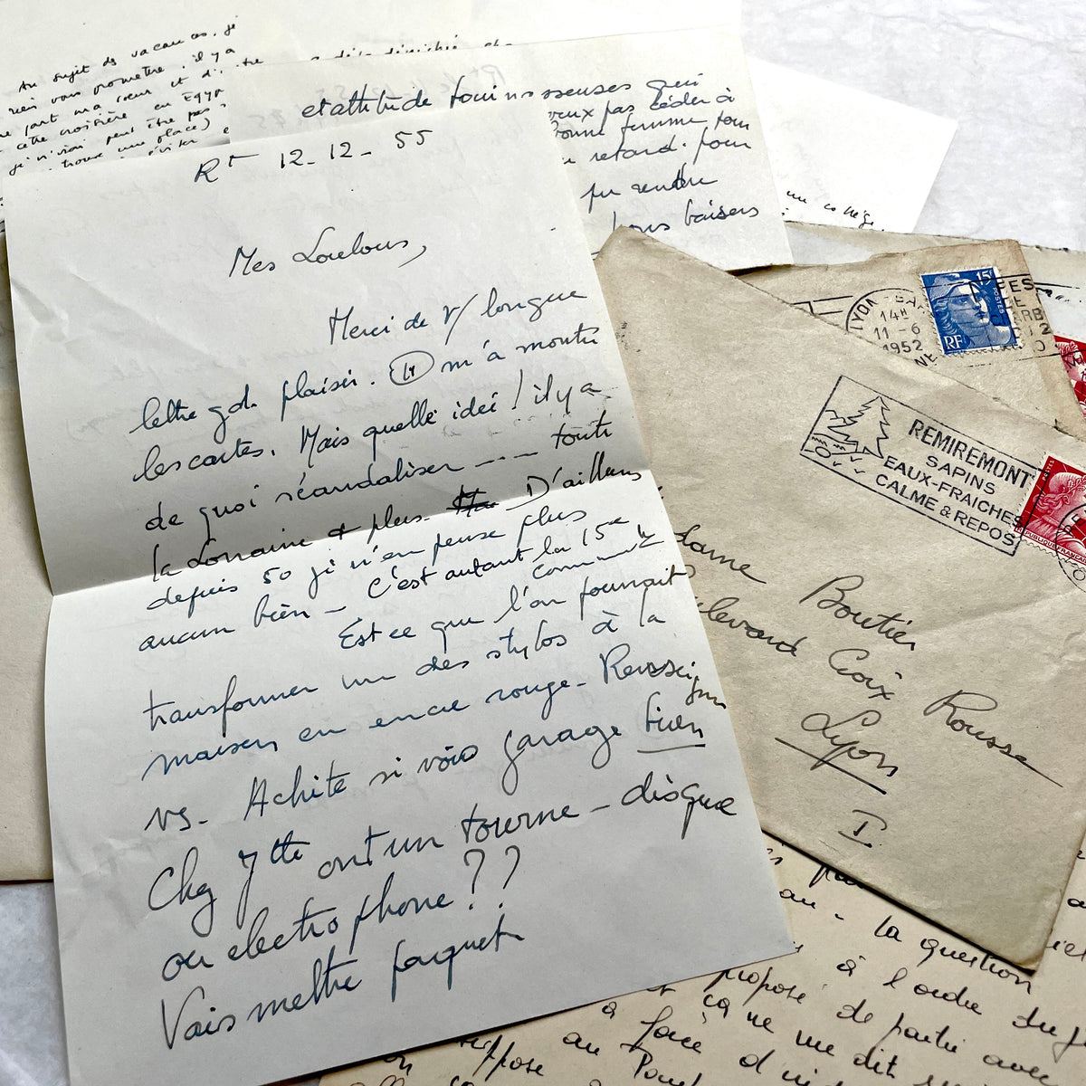 Set of 5 French handwritten letters and envelopes from the 1950s with vintage stamps and postmarks.
