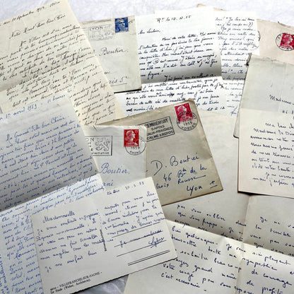 Set of 5 1950s French handwritten letters with envelopes, featuring vintage stamps and postmarks from France.