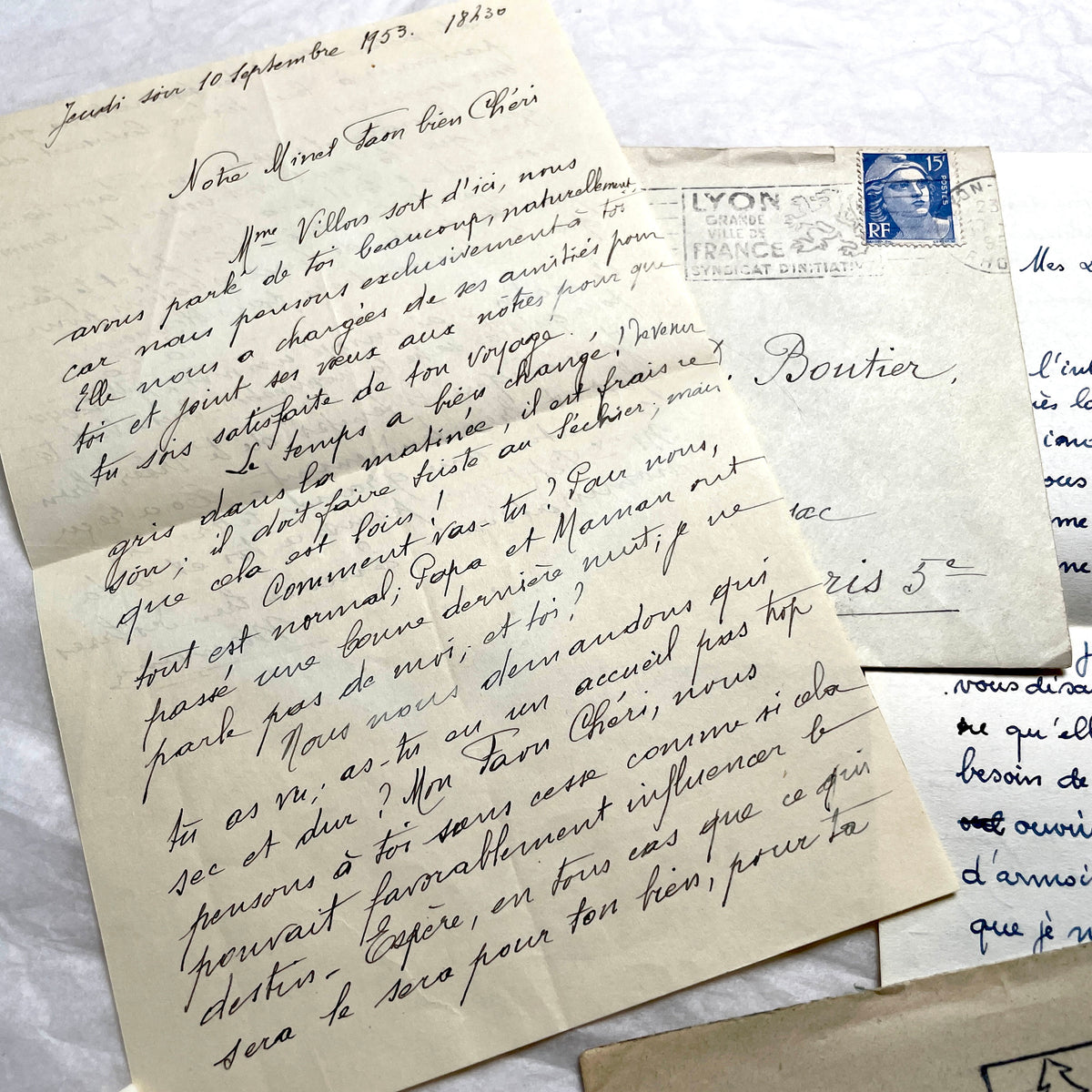 Set of 5 1950s French handwritten letters with envelopes, featuring vintage stamps and postmarks from France.