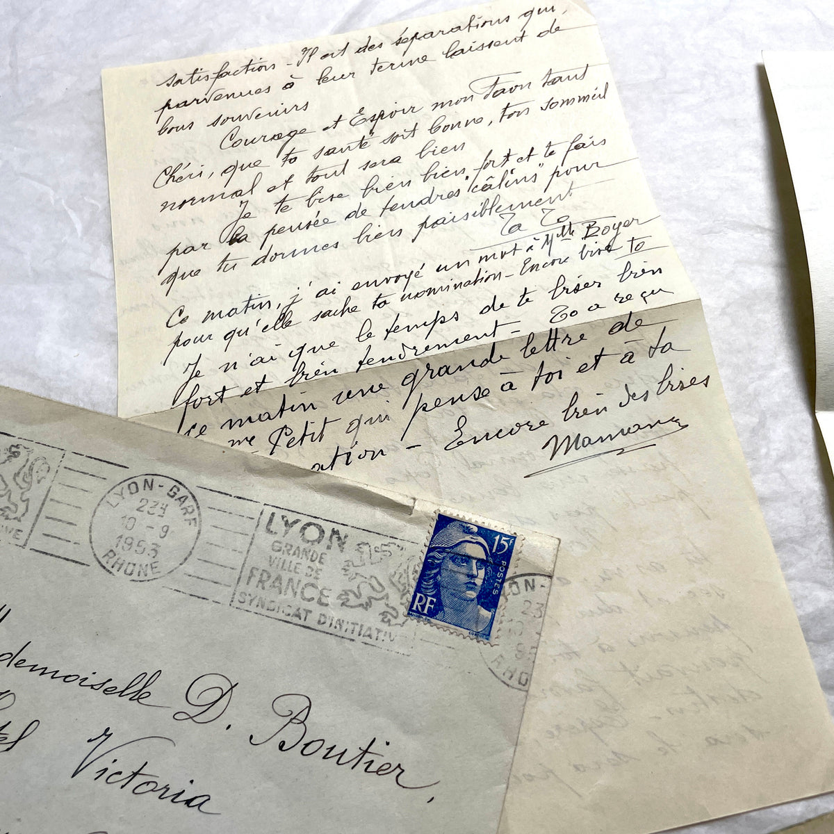 Set of 5 1950s French handwritten letters with envelopes, featuring vintage stamps and postmarks from France.