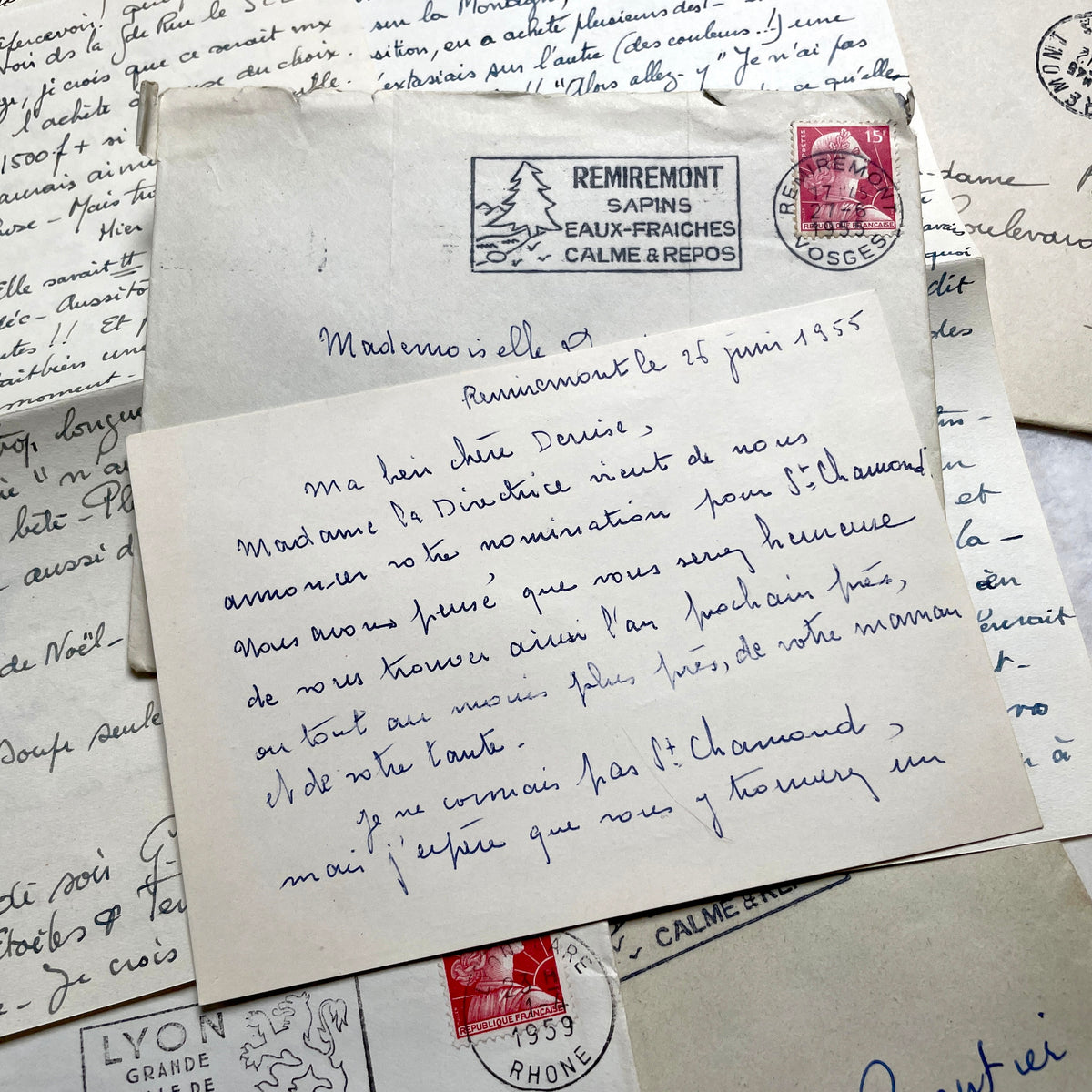 Set of 5 1950s French handwritten letters with envelopes, featuring vintage stamps and postmarks from France.