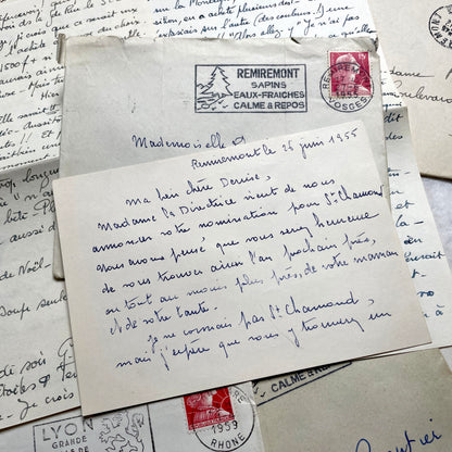 Set of 5 1950s French handwritten letters with envelopes, featuring vintage stamps and postmarks from France.