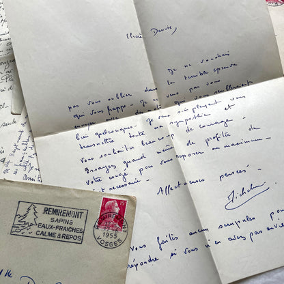 Set of 5 1950s French handwritten letters with envelopes, featuring vintage stamps and postmarks from France.