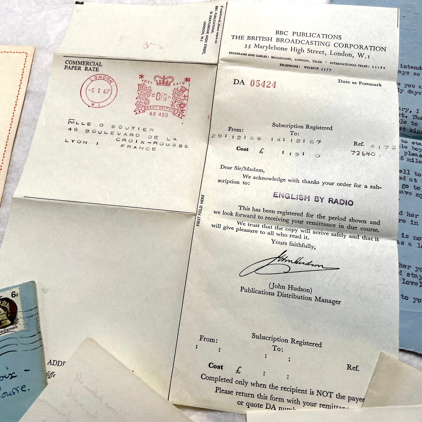 1960s set of five handwritten English letters with envelopes, featuring British postmarks and French address.