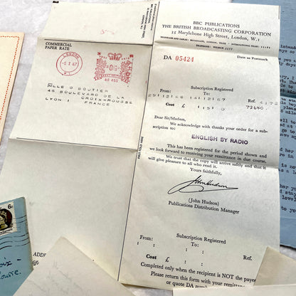 1960s set of five handwritten English letters with envelopes, featuring British postmarks and French address.