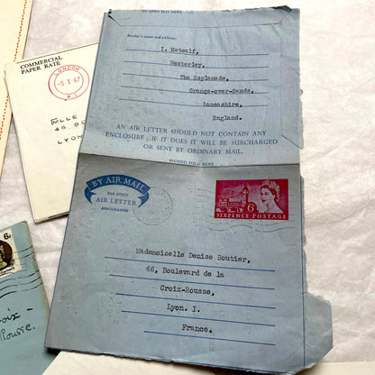 1960s set of five handwritten English letters with envelopes, featuring British postmarks and French address.