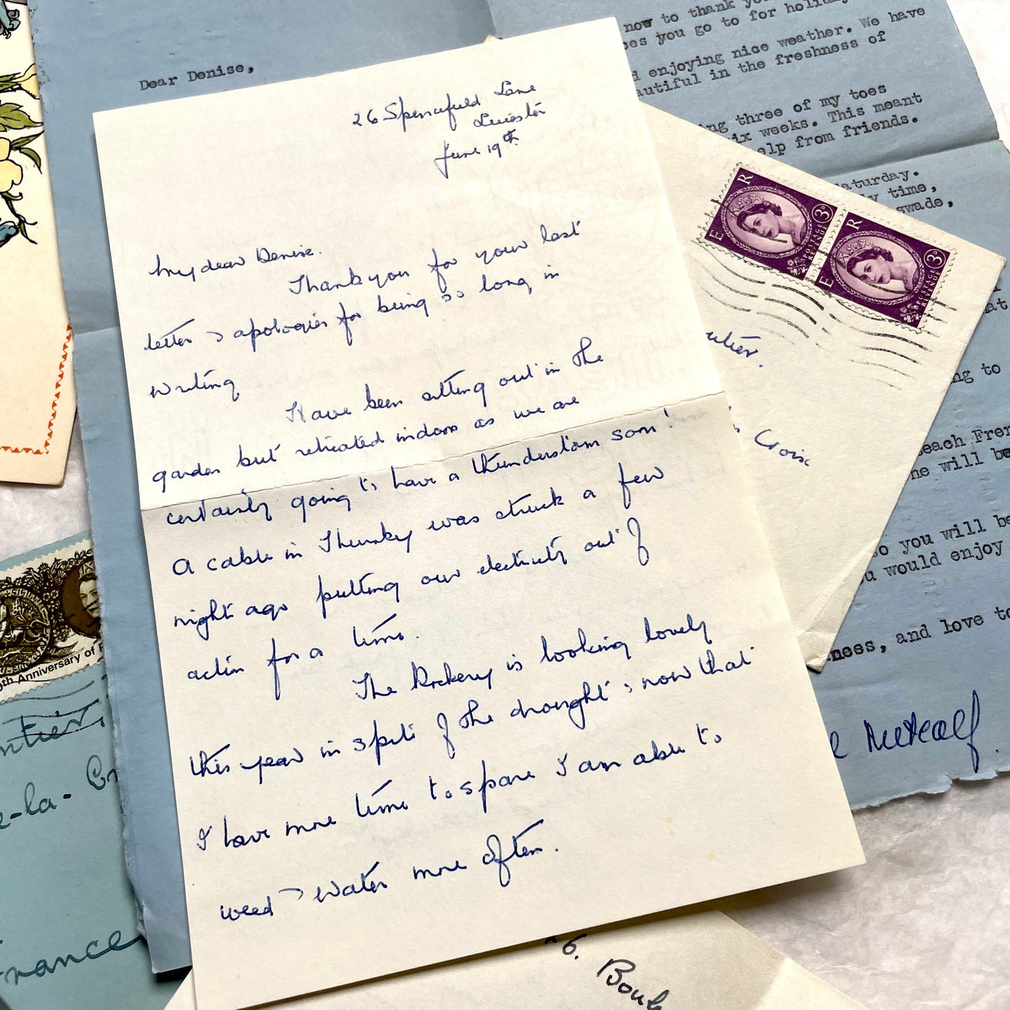 1960s set of five handwritten English letters with envelopes, featuring British postmarks and French address.