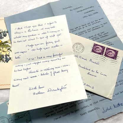 1960s set of five handwritten English letters with envelopes, featuring British postmarks and French address.