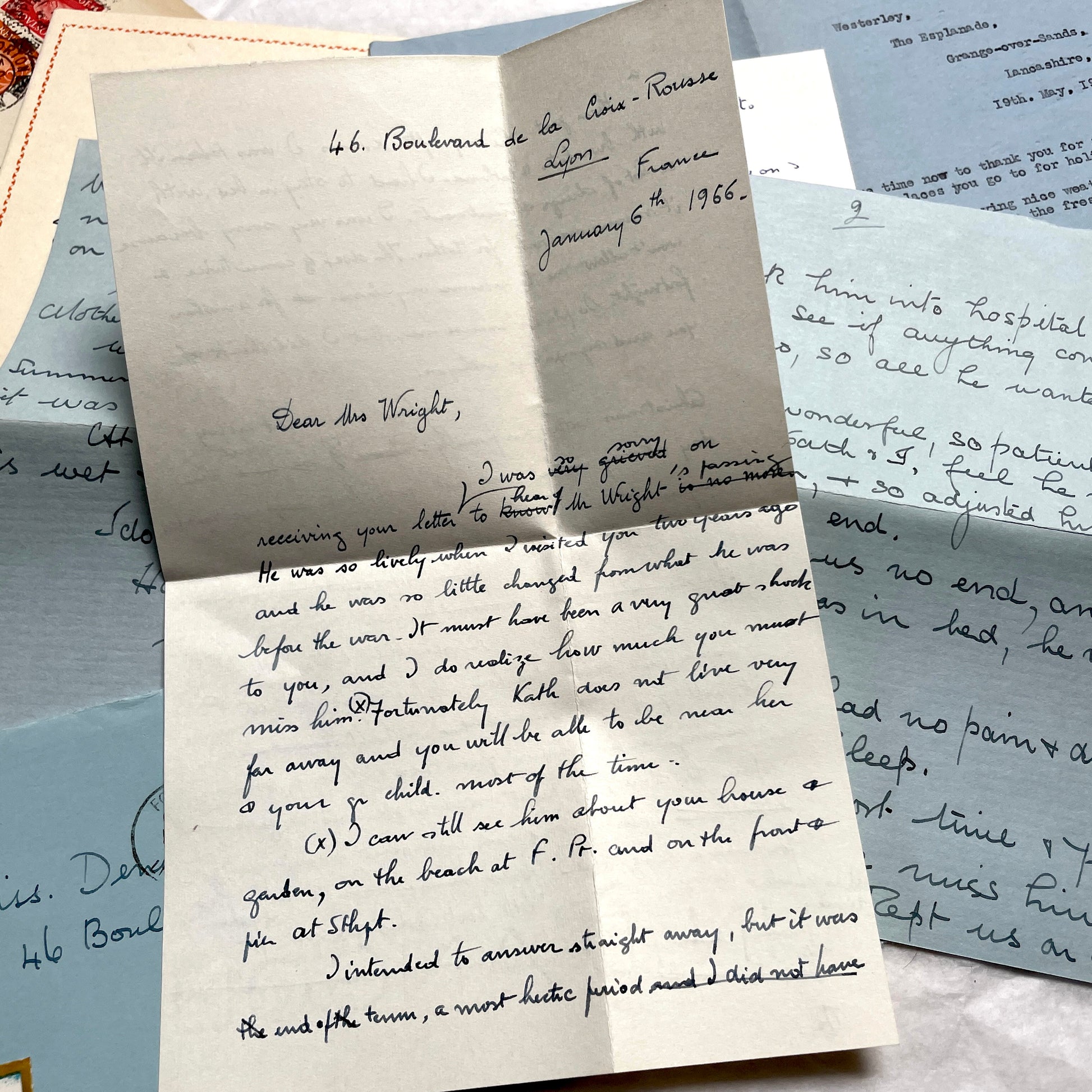 1960s set of five handwritten English letters with envelopes, featuring British postmarks and French address.