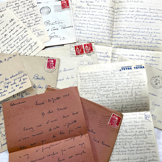 Set of 5 1940s French letters and envelopes with handwritten script, period stamps, and various postmarks.