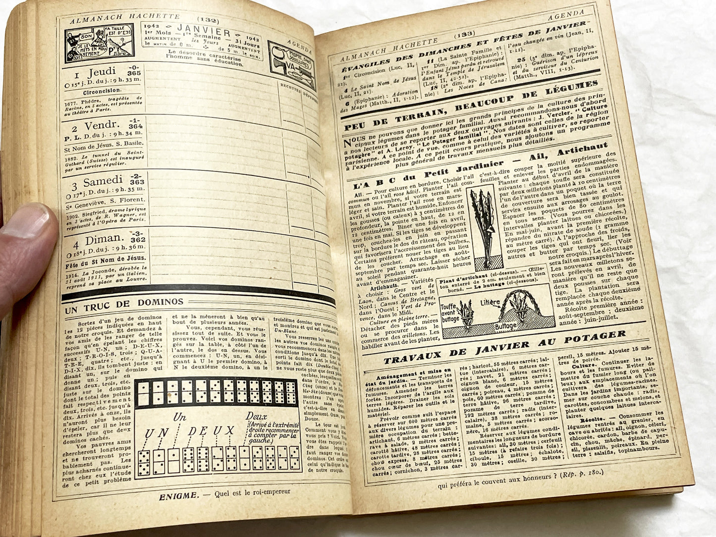 1940s – 300 Pages Almanach Hachette – Vintage French almanac – Wartime edition of the “Practical Life Encyclopedia”